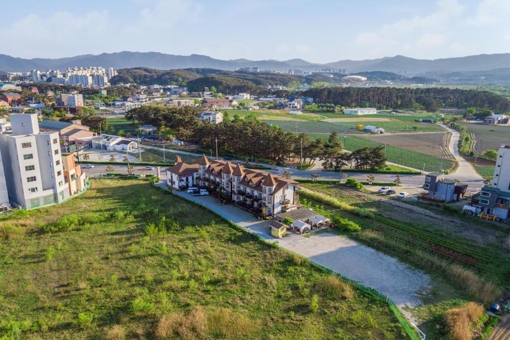 Santa Beach Pension Gangneung Ngoại thất bức ảnh